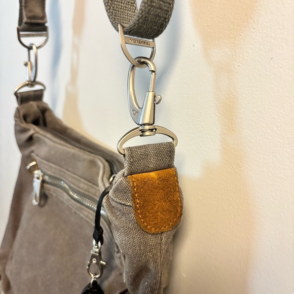 Travelon Anti-theft Heritage Hobo Bag - Picture 6 of 7